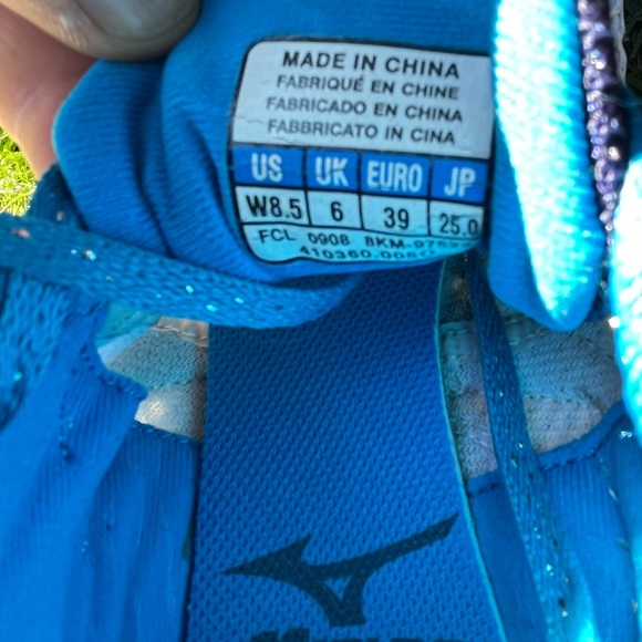 Women’s Mizuno track and field cleats. Size 8.5 - Picture 3 of 3